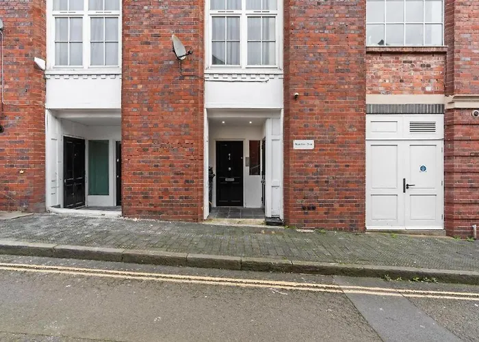Charming 2-Bedroom Apartment With Excellent Amenities